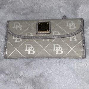Dooney & Bourke Signature Continental Wallet
